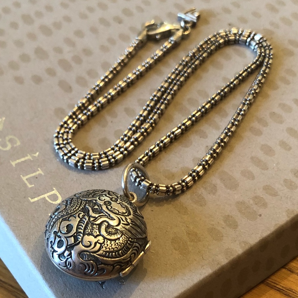 Vintage Silpada Etched Sterling Dragon Locket Necklace - Picture 7 of 16